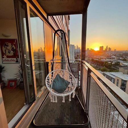 Whitechapel Two Bedroom Luxury Apartment - Free Private Parking - City Views ロンドン エクステリア 写真