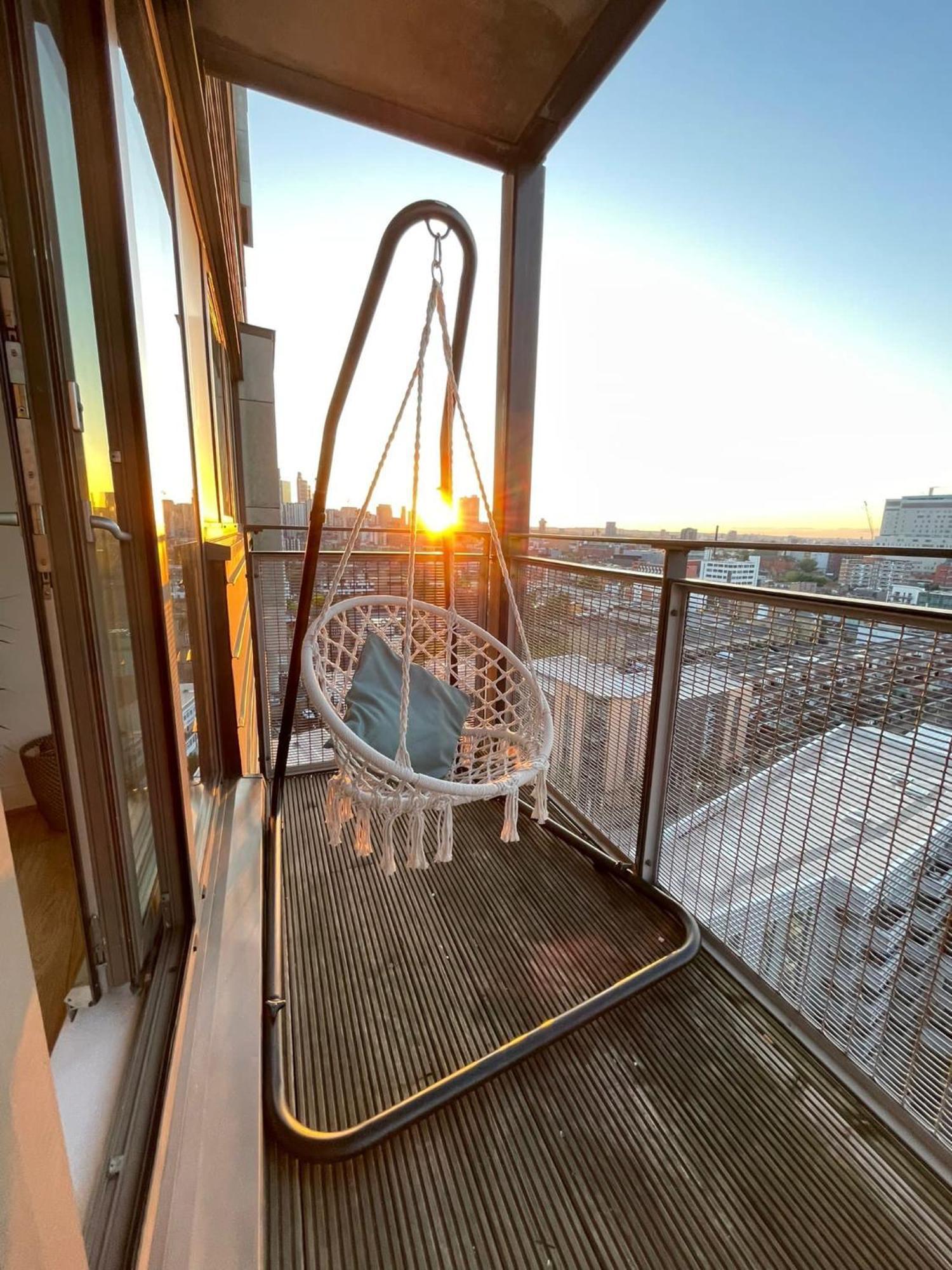 Whitechapel Two Bedroom Luxury Apartment - Free Private Parking - City Views ロンドン エクステリア 写真