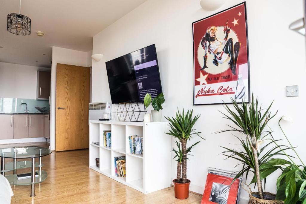 Whitechapel Two Bedroom Luxury Apartment - Free Private Parking - City Views ロンドン エクステリア 写真