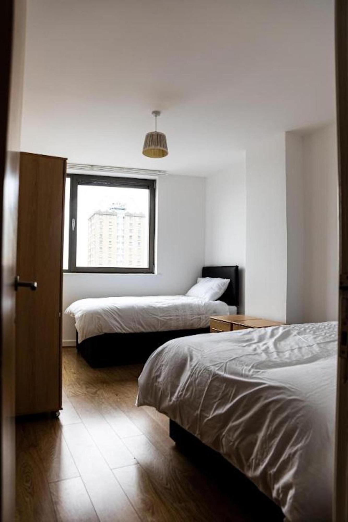Whitechapel Two Bedroom Luxury Apartment - Free Private Parking - City Views ロンドン エクステリア 写真